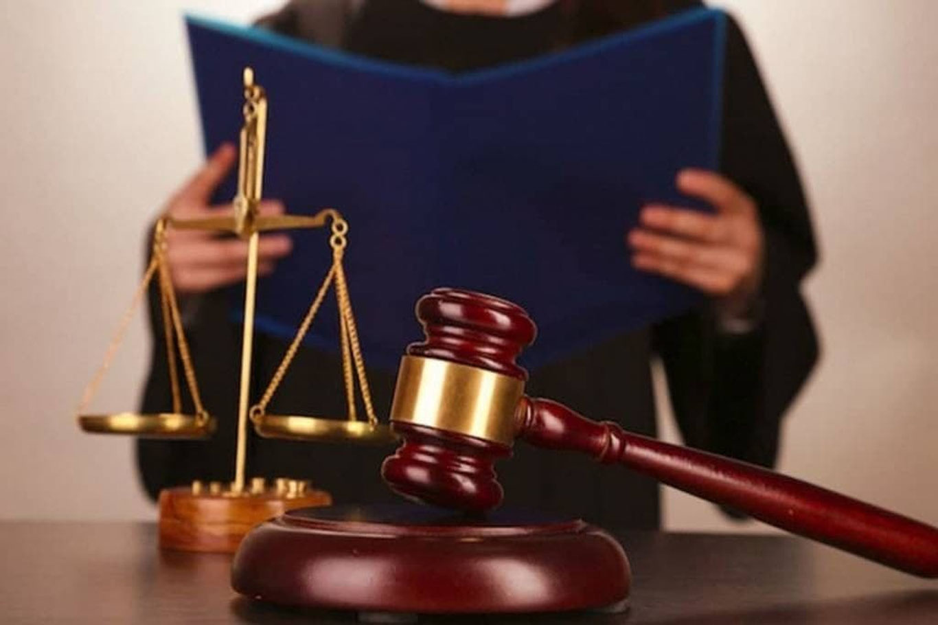 8 ойлик ҳомиладор аёлни пичоқлаган шахс 20 йилга қамалди