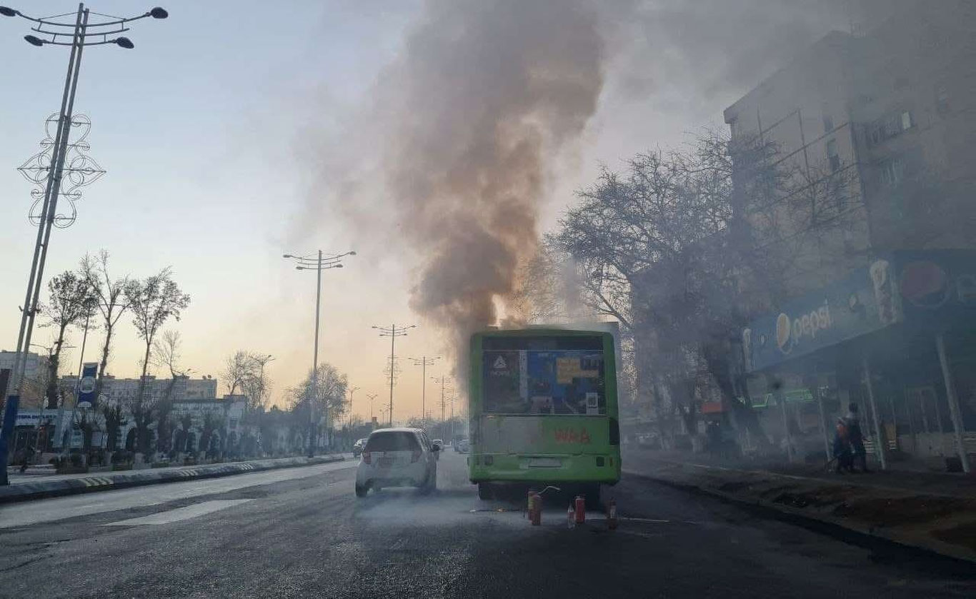 Пойтахда яна автобус ёниб кетди. Бу сафар Учтепада