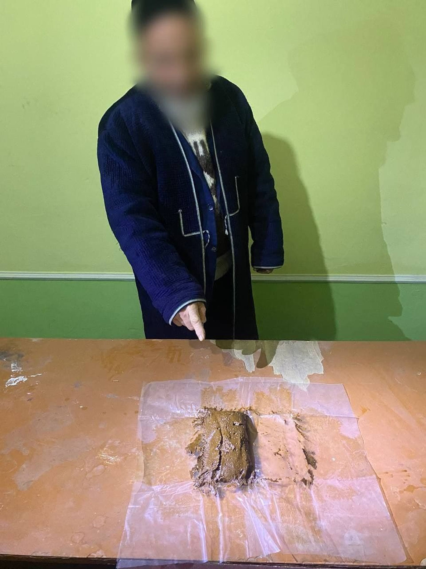 Samarqandda 65 yoshli otaxon salkam yarim kilogramm “opiy” bilan ushlandi