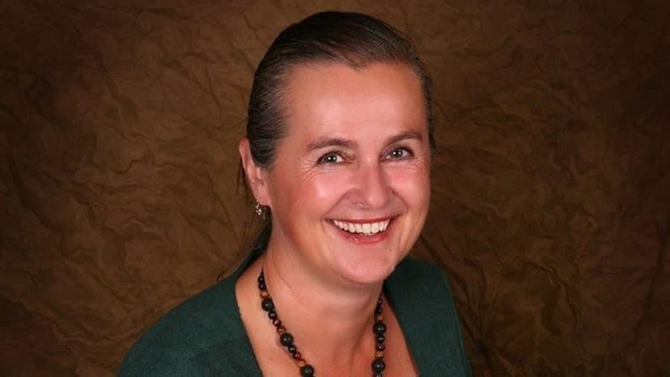 Эмланишдан бош тортган чехиялик хонанда коронавирусдан вафот этди