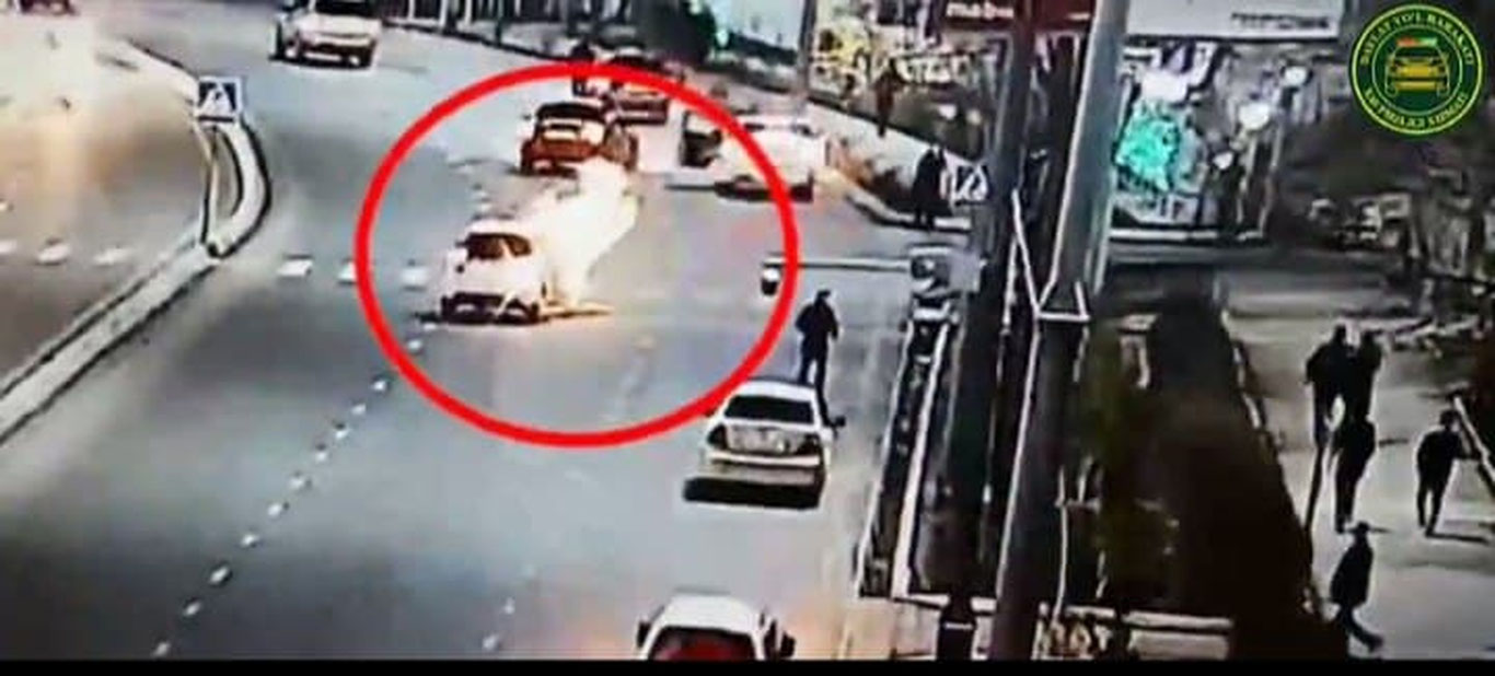 Навоийда “Cobalt”га тўқнашган “Spark” ёниб кетди