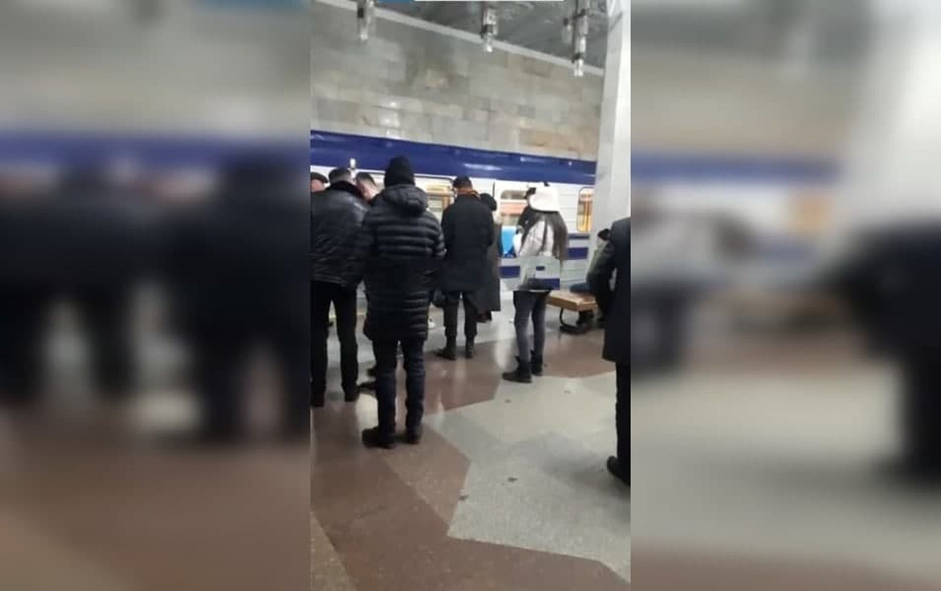 Кеча туннель ичида, бугун эса бекатда
