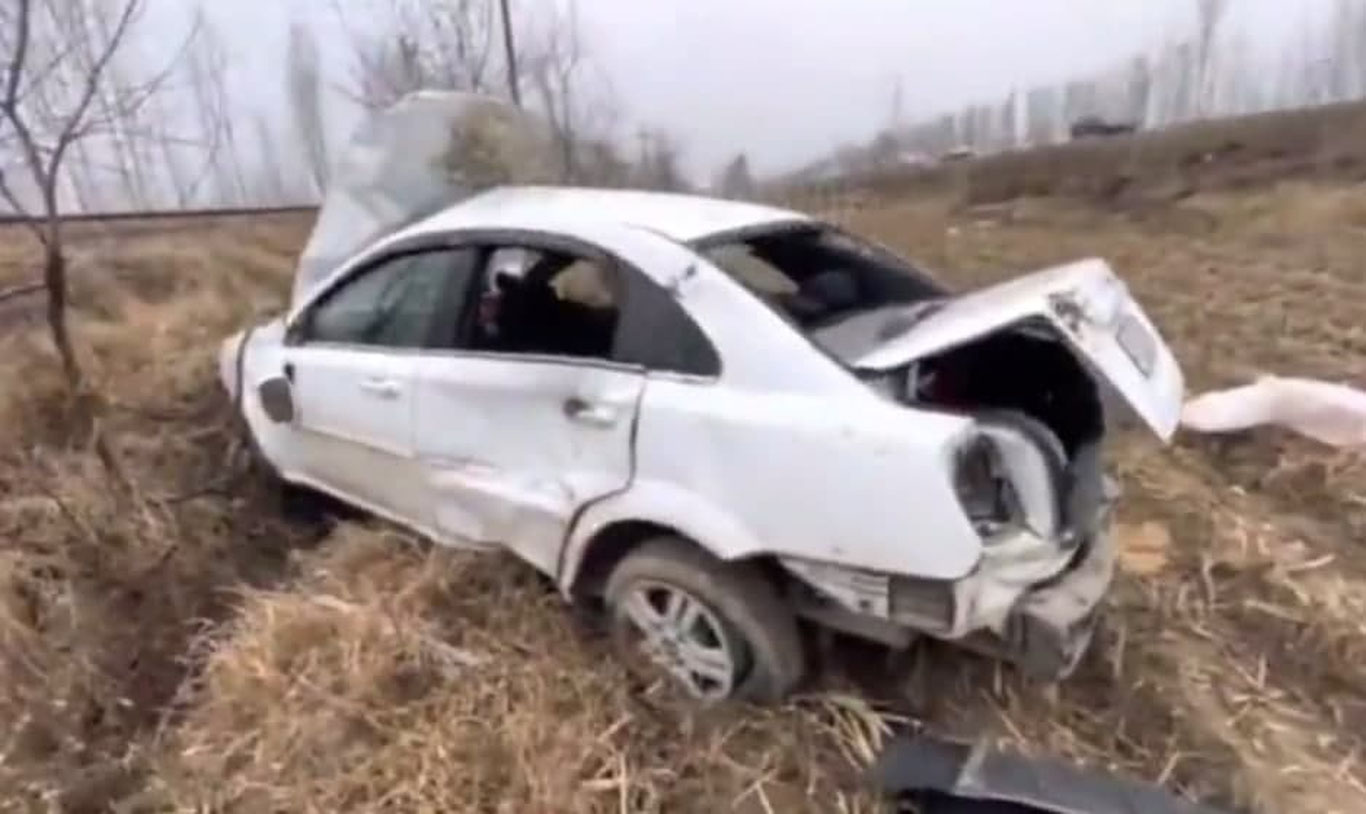Фарғонада “Lacetti” автомобили ағдарилиб кетди