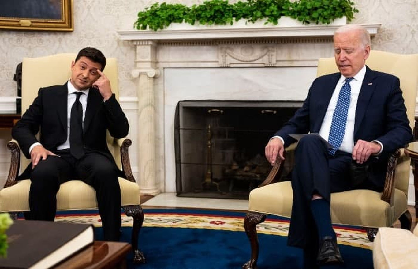 Байден Путиндан сўнг Зеленский билан гаплашди