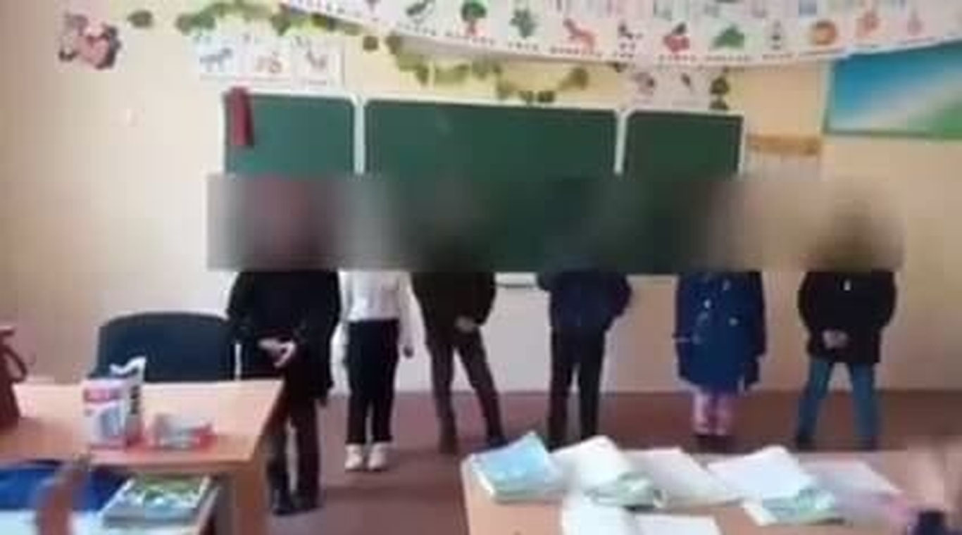 Наманганда 1-синф ўқувчилари "қизартирилди"