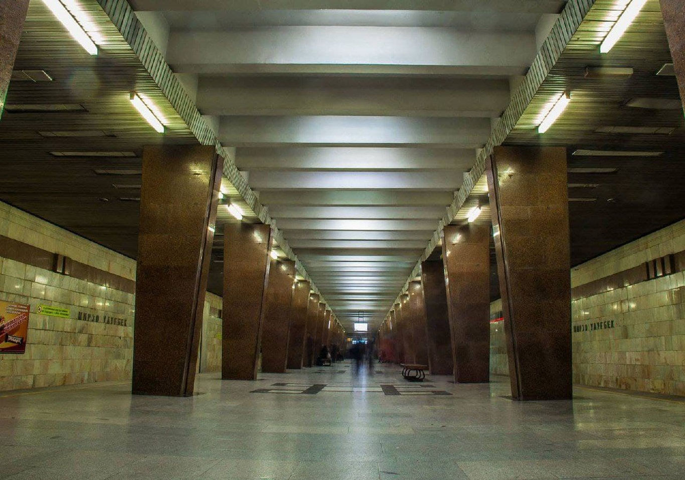 Тошкент метросида эркак ўзини поезд тагига ташлади