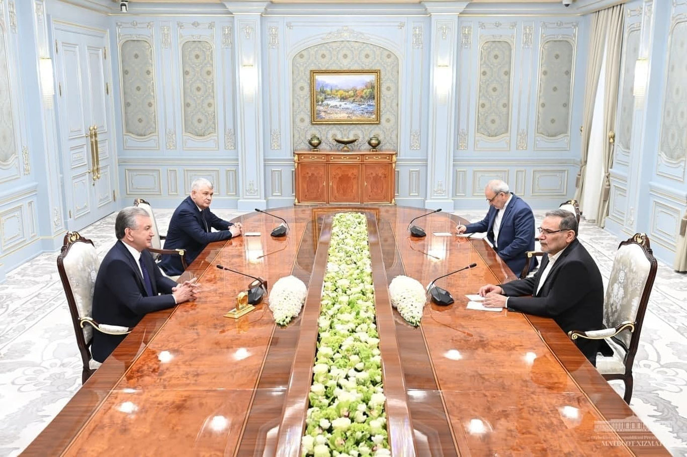 Shavkat Mirziyoyev Eron delegatsiyasini qabul qildi