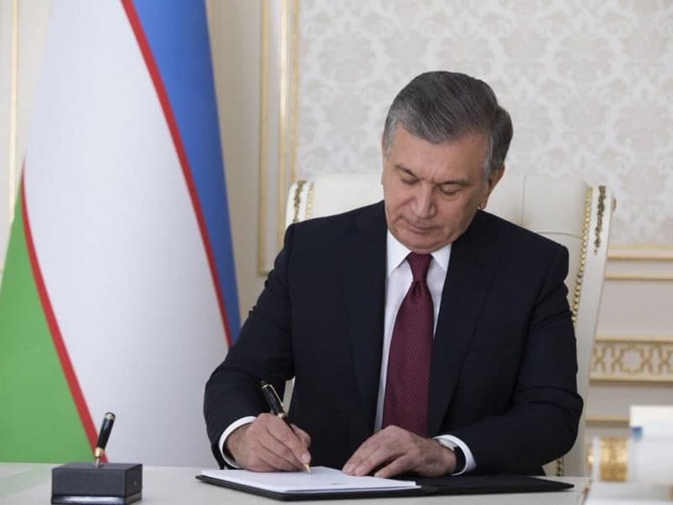 Президент «Транспорт тўғрисида»ги қонунни имзолади