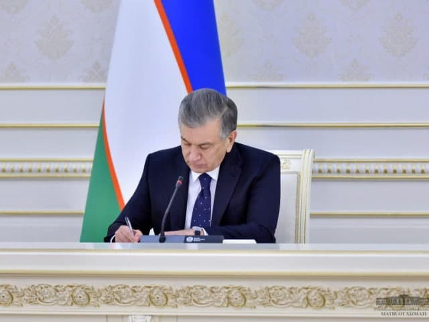 Президент қимматбаҳо металл ва тошлар бўйича қонунни имзолади