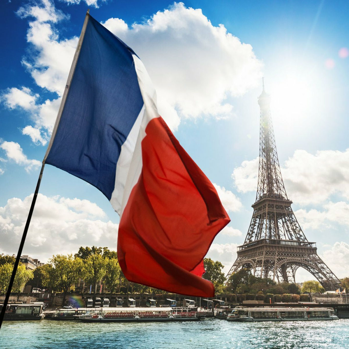 Fransiya bayrog‘i rangi o‘zgardi