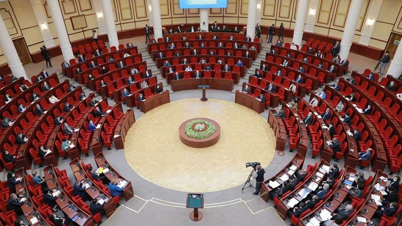 Qonunchilik palatasining 85 foiz deputatlari vaksina olgani maʼlum qilindi