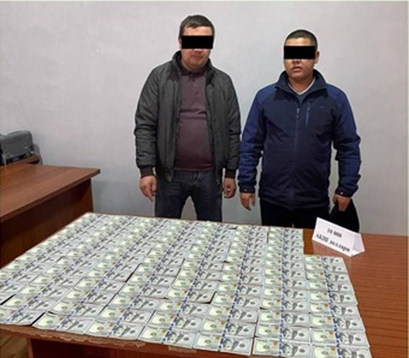 Наманганда сохта доллар билан икки фуқаро қўлга олинди