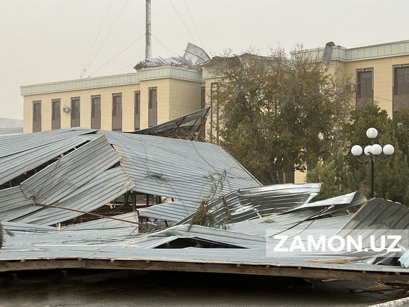 Бухородаги бинолар қум бўронига дош беролмади