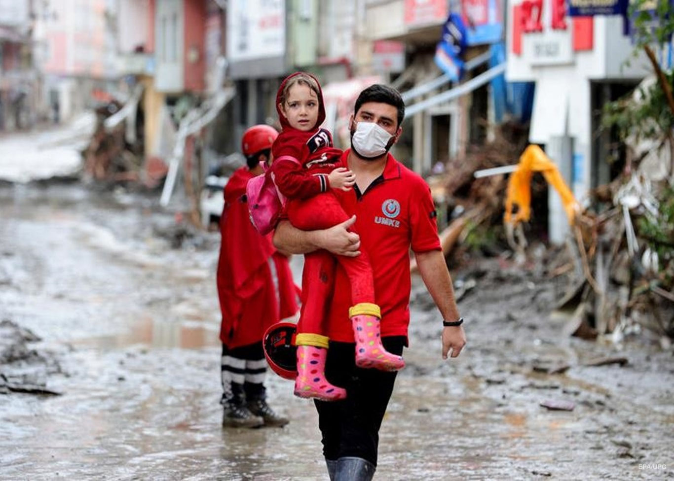 Туркияда  сув тошқинлари қурбонлари сони 27 нафарга етди