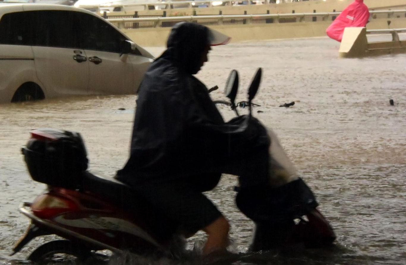 Кучли ёмғир сабабли Туркиянинг айрим ҳудудларини сув босди