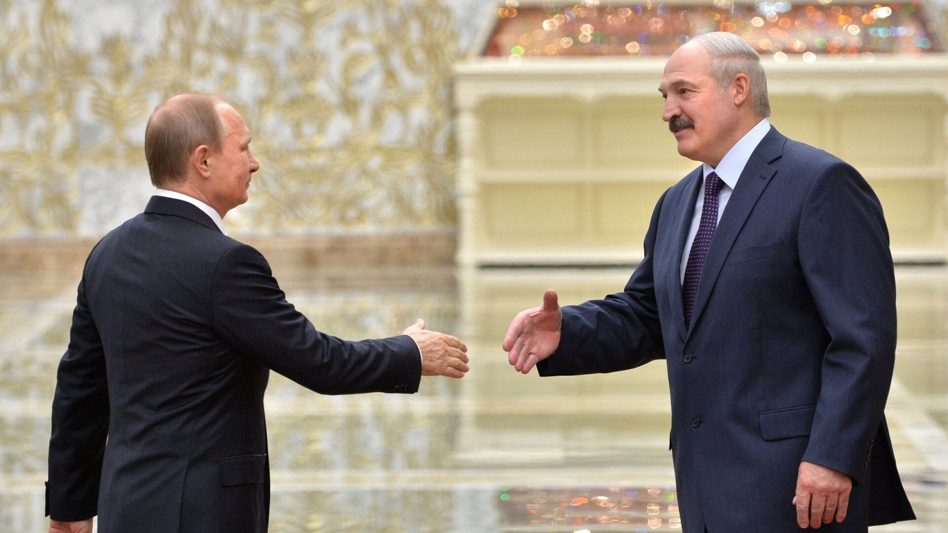 Lukashenko yana Putinning yoniga keldi