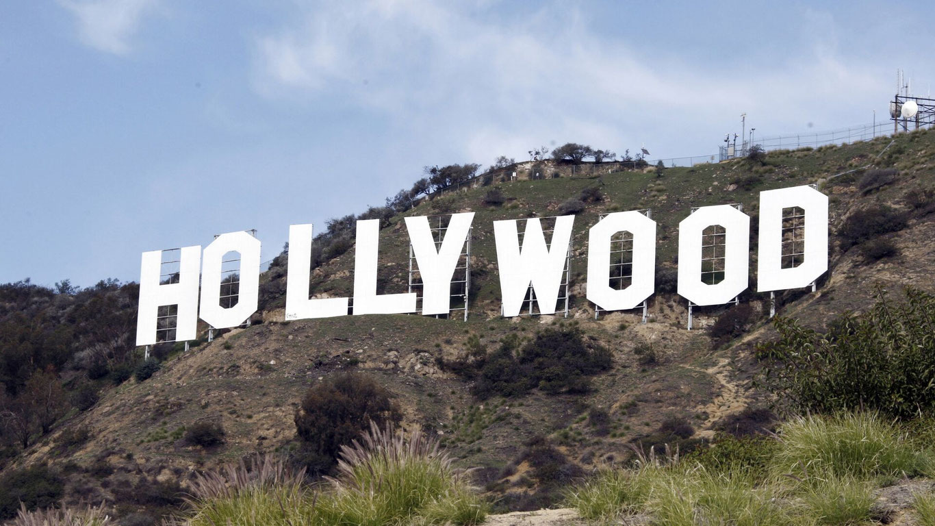 Голливуд ссенаристлари оммавий иш ташламоқда