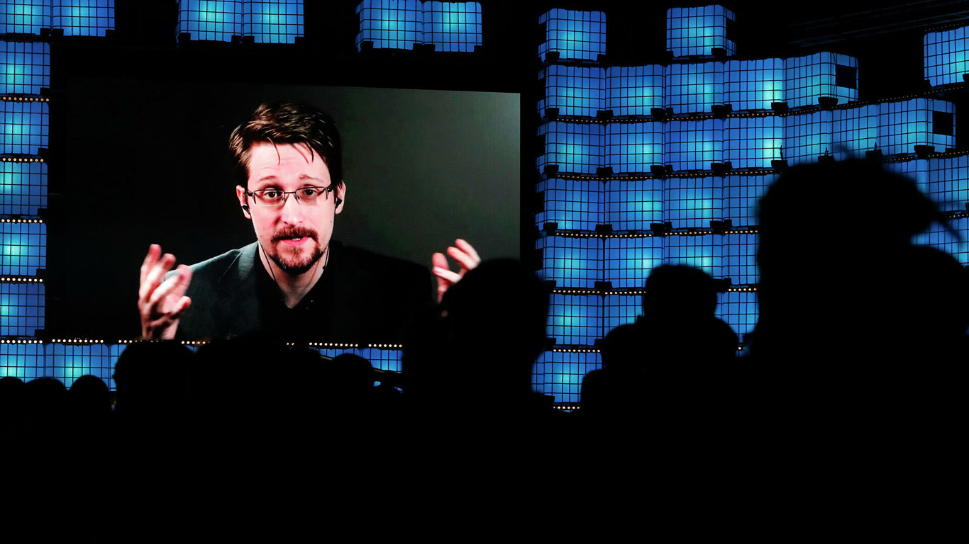 Сноуден Meta компанияси акцияларининг қулаши ҳақида фикр билдирди