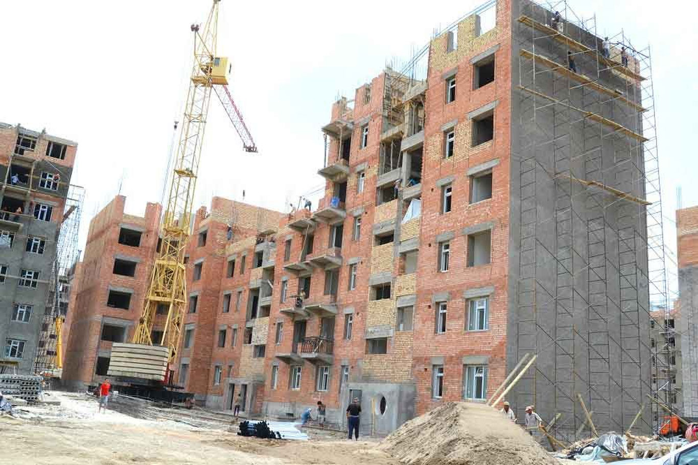 Samarqandda ishchi yettinchi qavatdan tushib ketib, vafot etdi