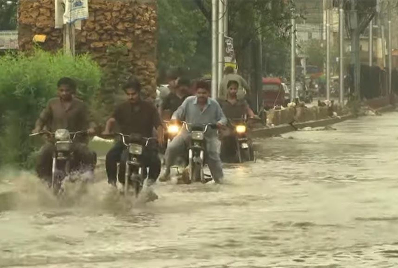 Покистон сув тошқинларидан азият чекмоқда