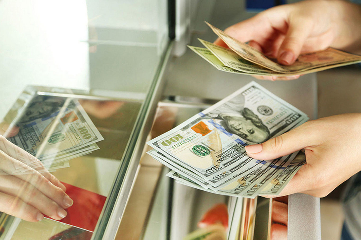 "Mayda dollar yo‘q, yirigi bor" — kassa