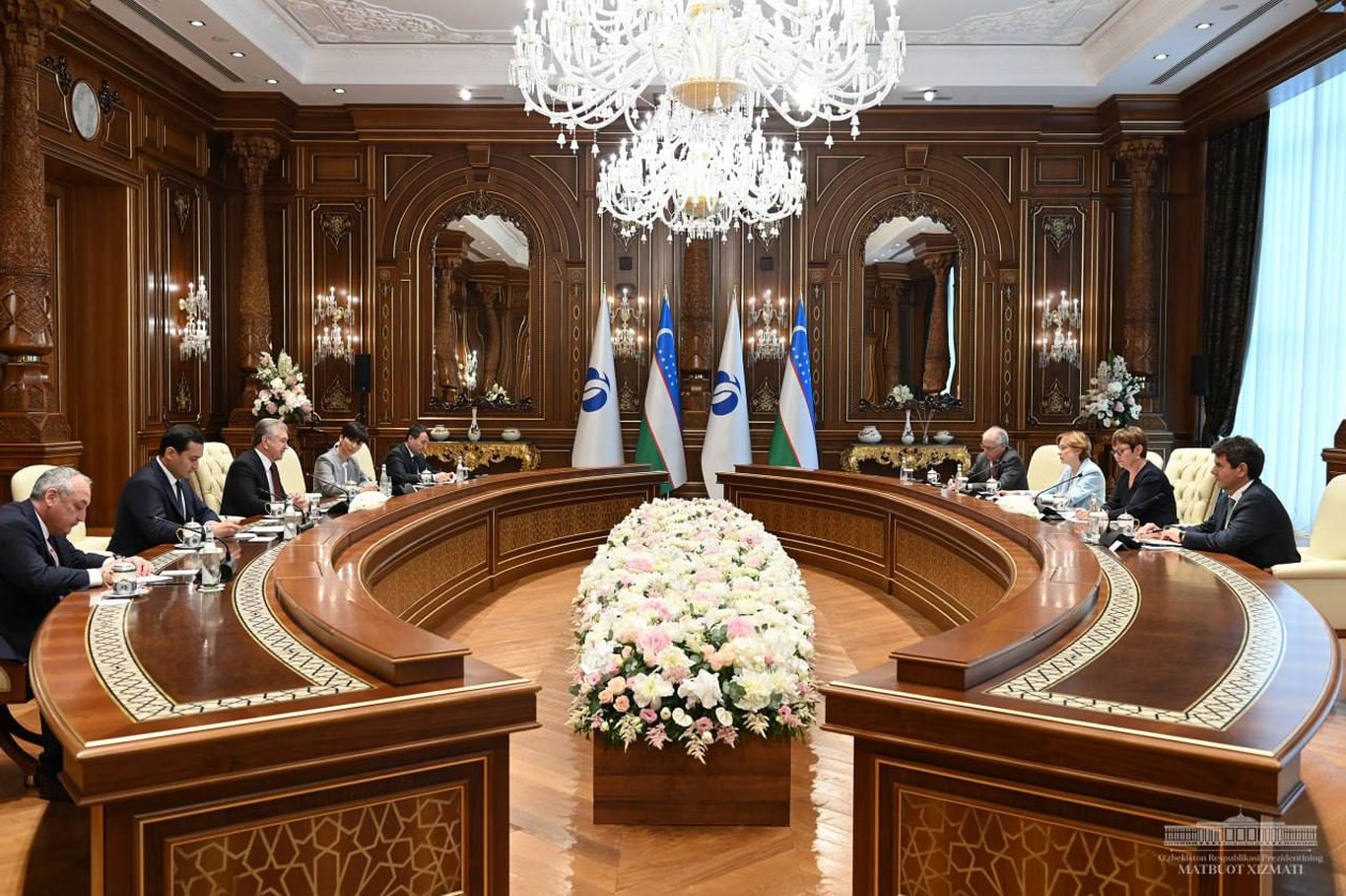 Shavkat Mirziyoyev YеTTB prezidentini qabul qildi
