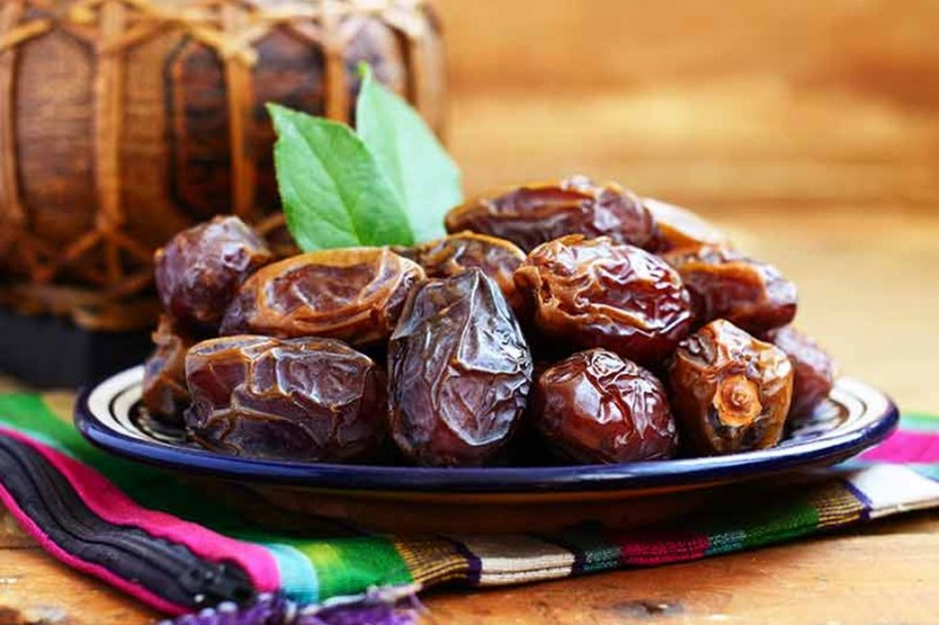 Саудия Арабистони Ўзбекистонга 25 тонна хурмо совға қилди