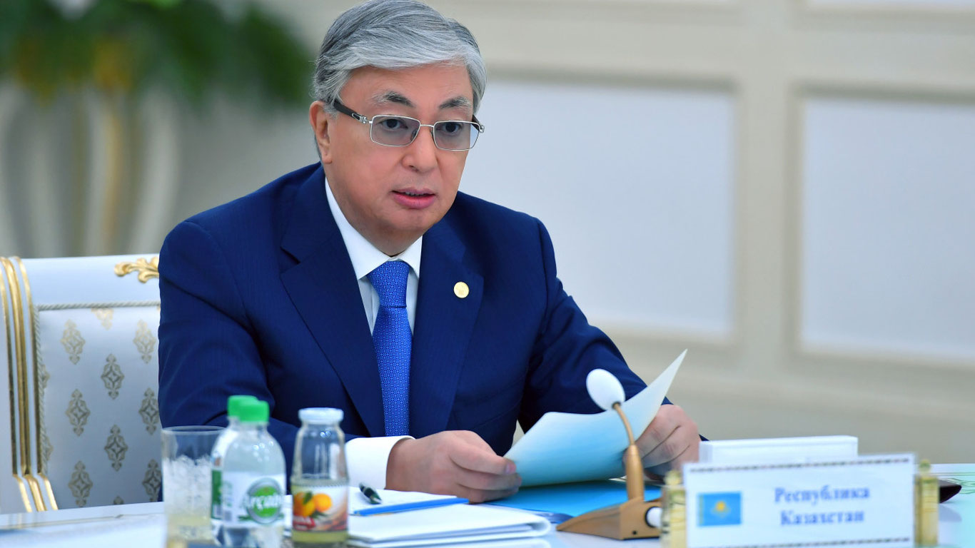 Тўқаев Қозоғистонга кириб келган россияликлар бўйича Москва билан музокара ўтказмоқчи