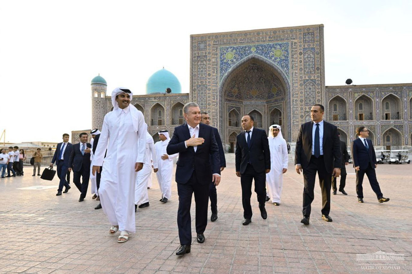 Қатар амири Самарқанддаги меъморий обидаларни бориб кўрди