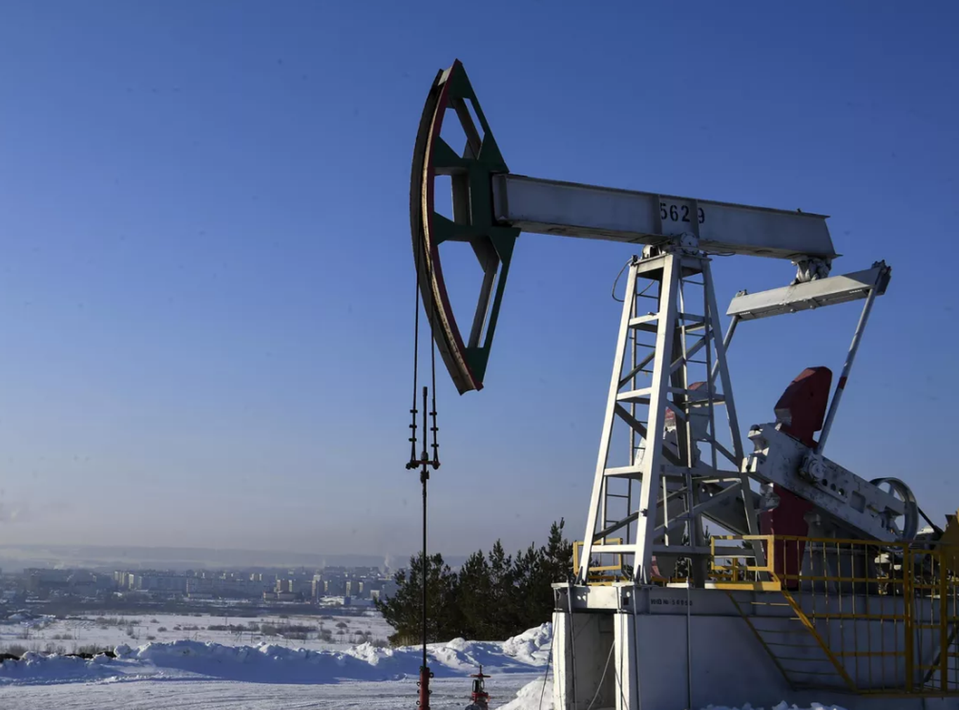 Сингапур Россия нефтига қўйилган санкцияларни айланиб ўтиш йўлини топди