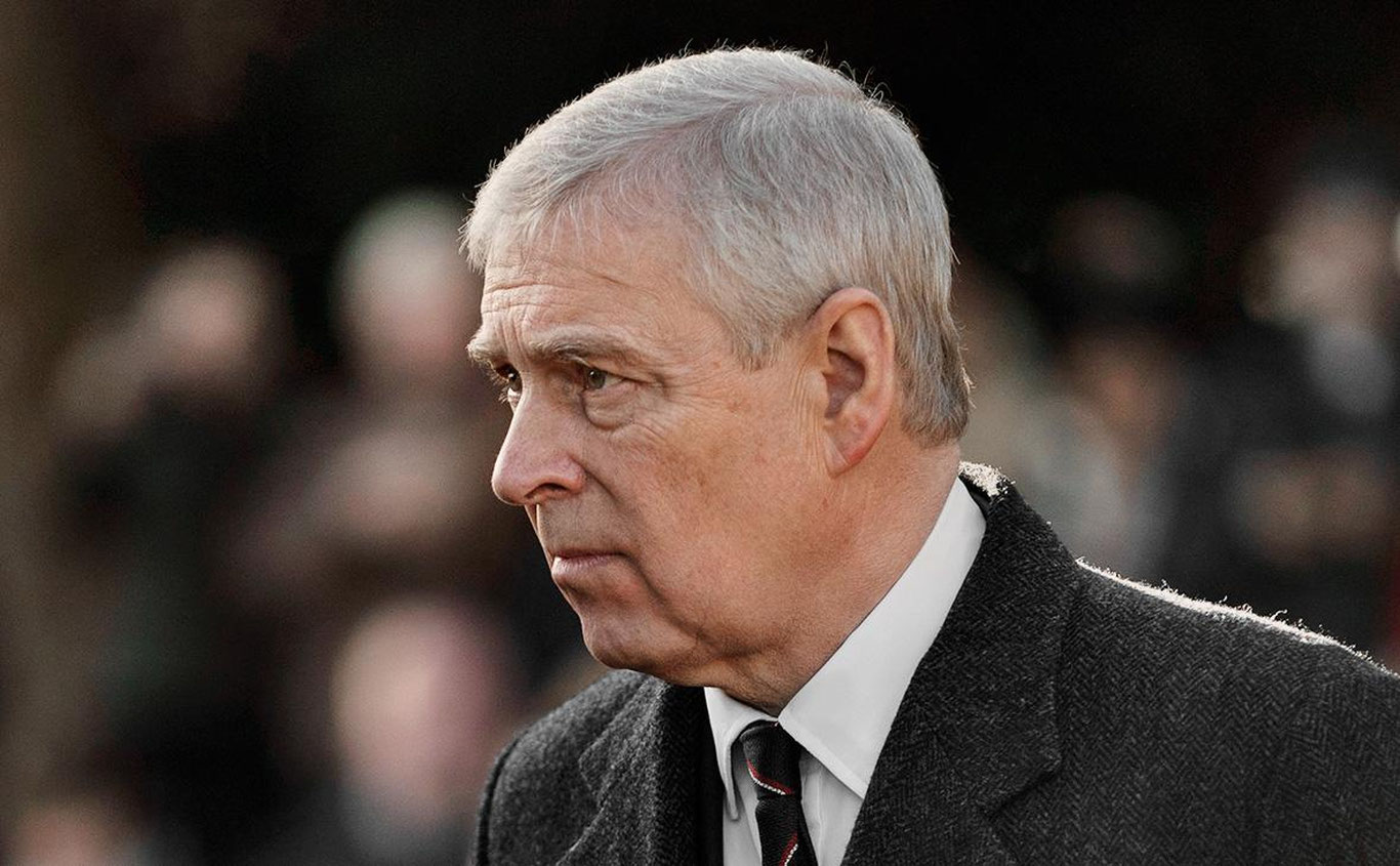 Шаҳзода Эндрю Букингем саройидан қувилди