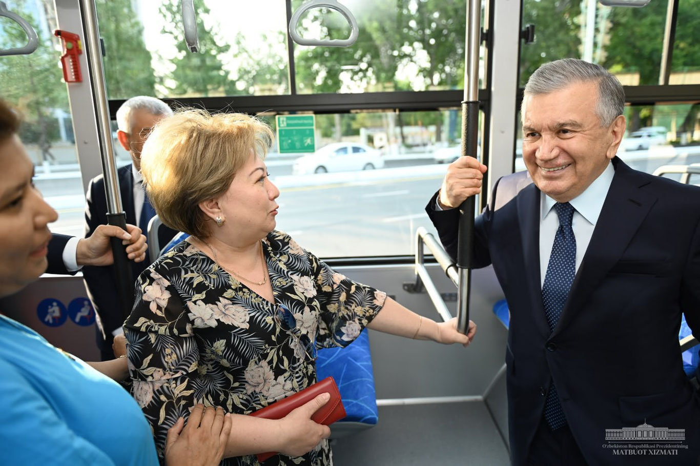 Prezident jamoat transportida yurib, xizmat sifatini ko‘rdi