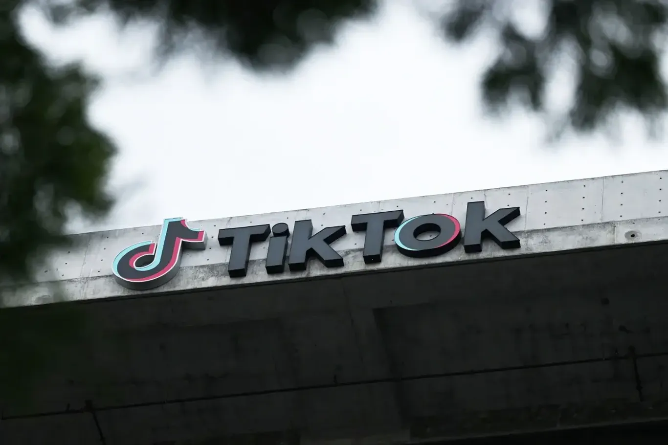 Британия TikTokʼни катта жаримага тортди