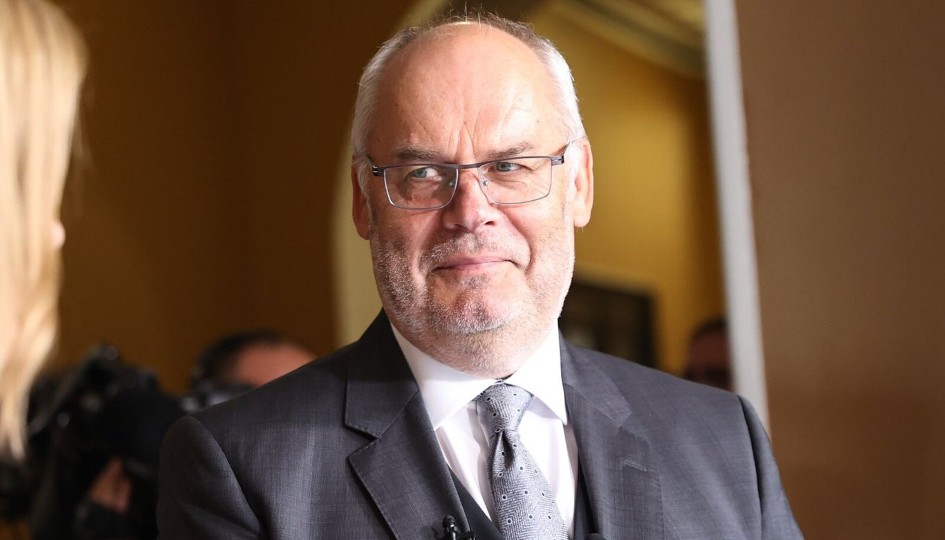 Ko'pchilik rus tilidan voz kechmoqda, ammo bu vaqtinchalik - Alar Karis