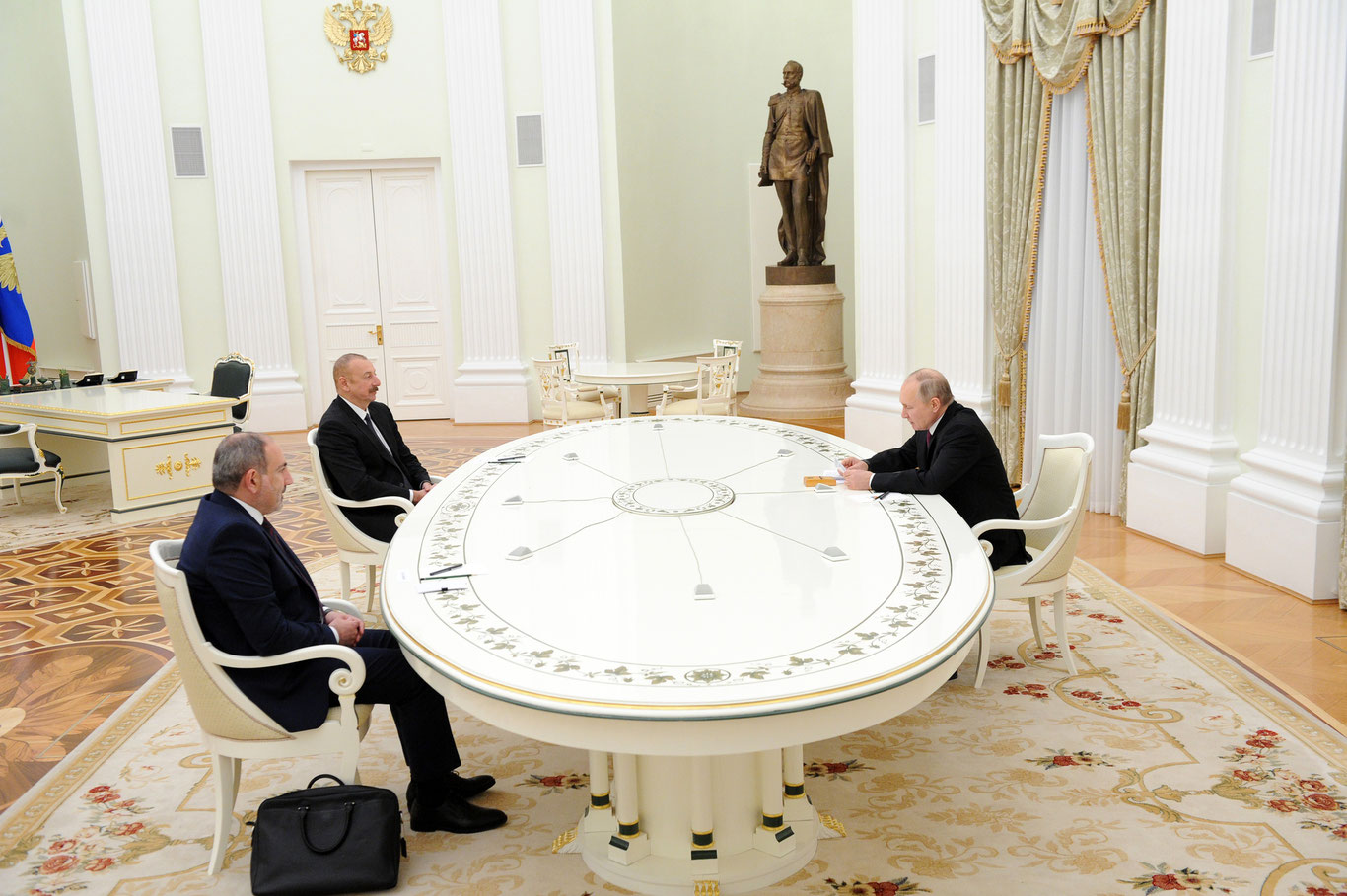 Putin Aliyev va Pashinyan bilan qayerda ko‘rishishi maʼlum qilindi