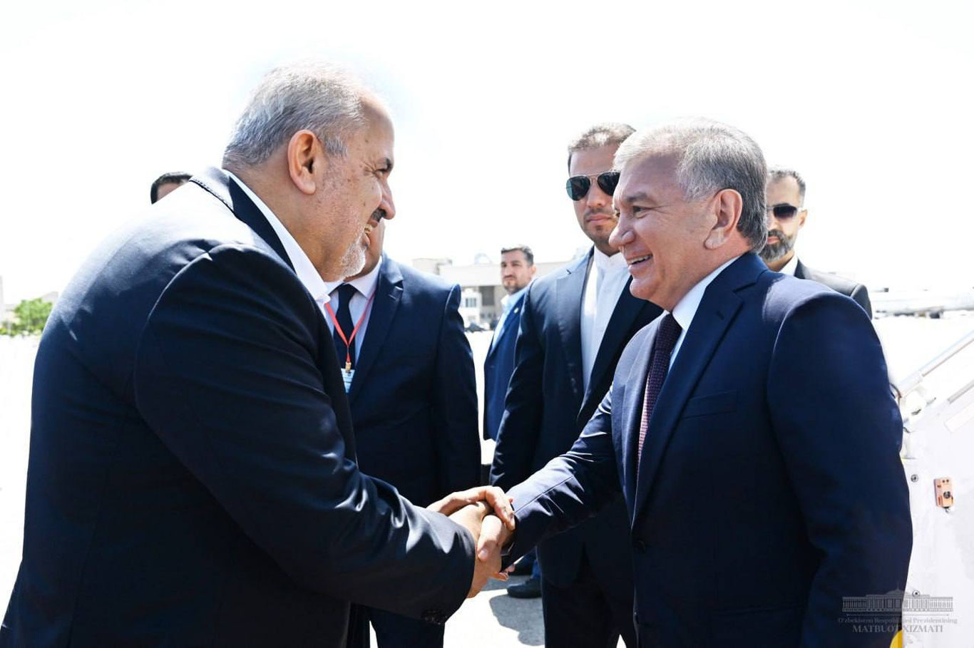 Shavkat Mirziyoyev Eronga yetib bordi