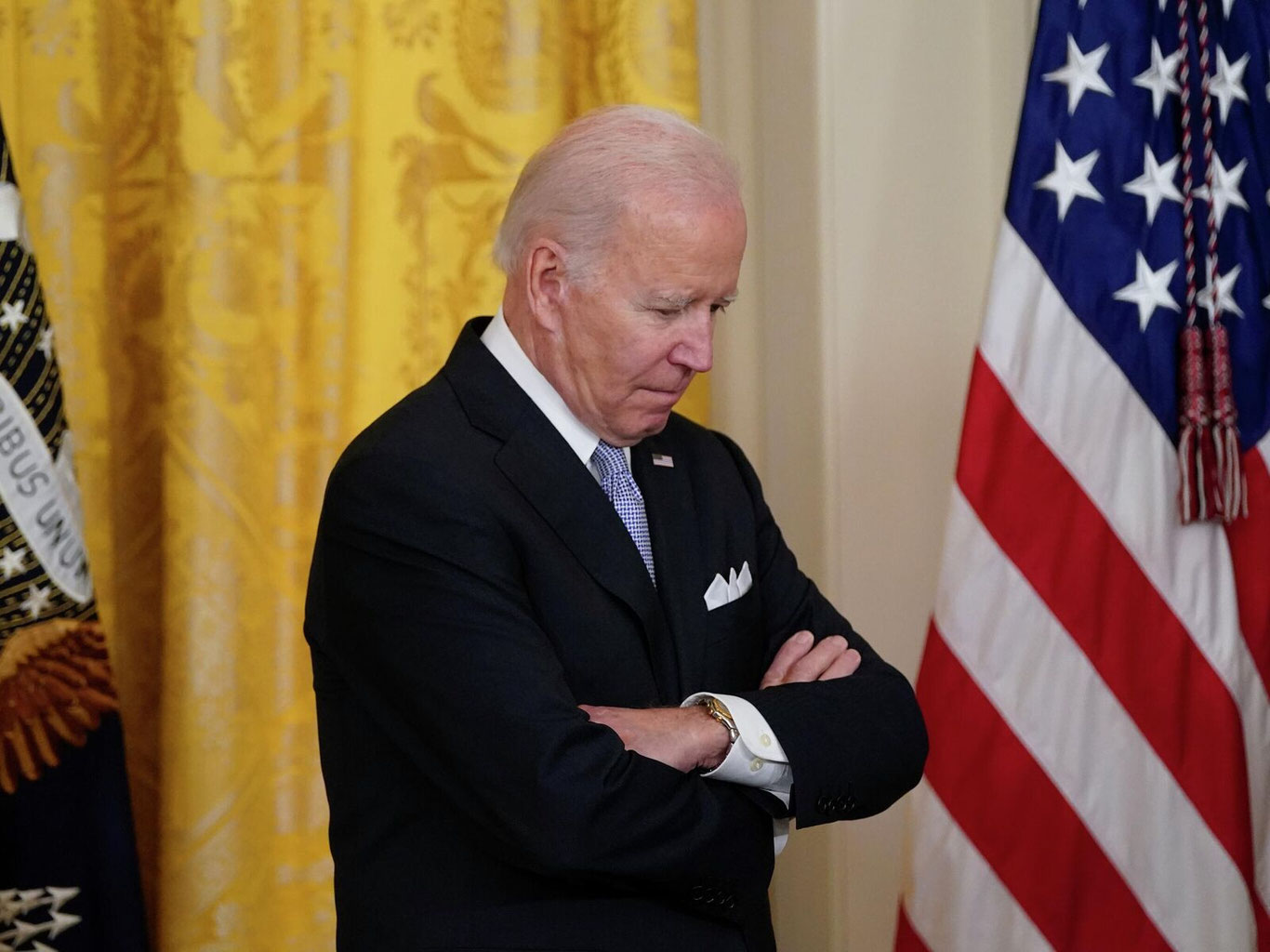 Америкалик сиёсатчи: Байденнинг истеъфоси — инсониятнинг энг ёмон муаммоларига ечим