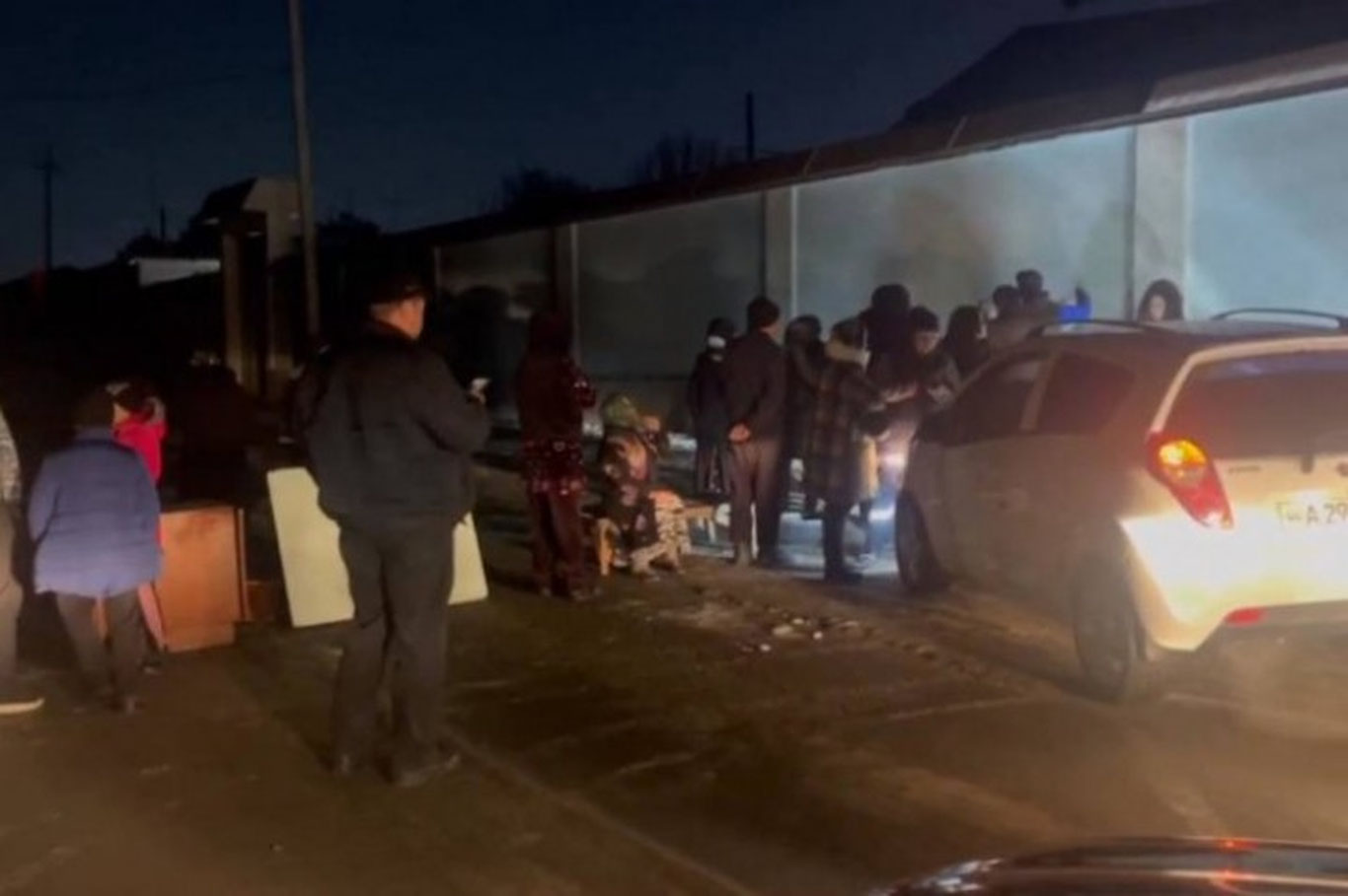Andijonda fuqarolar “svet” yo‘qligidan norozi bo‘lib, yo‘lni to‘sib qo‘ygani aytildi