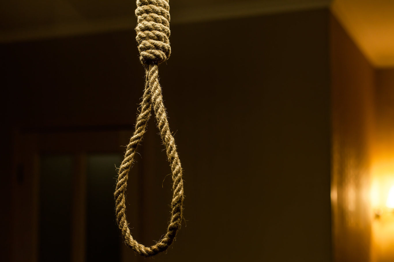 Қашқадарёда 45 ёшли эркак уй молхонасида ўзини осиб қўйди