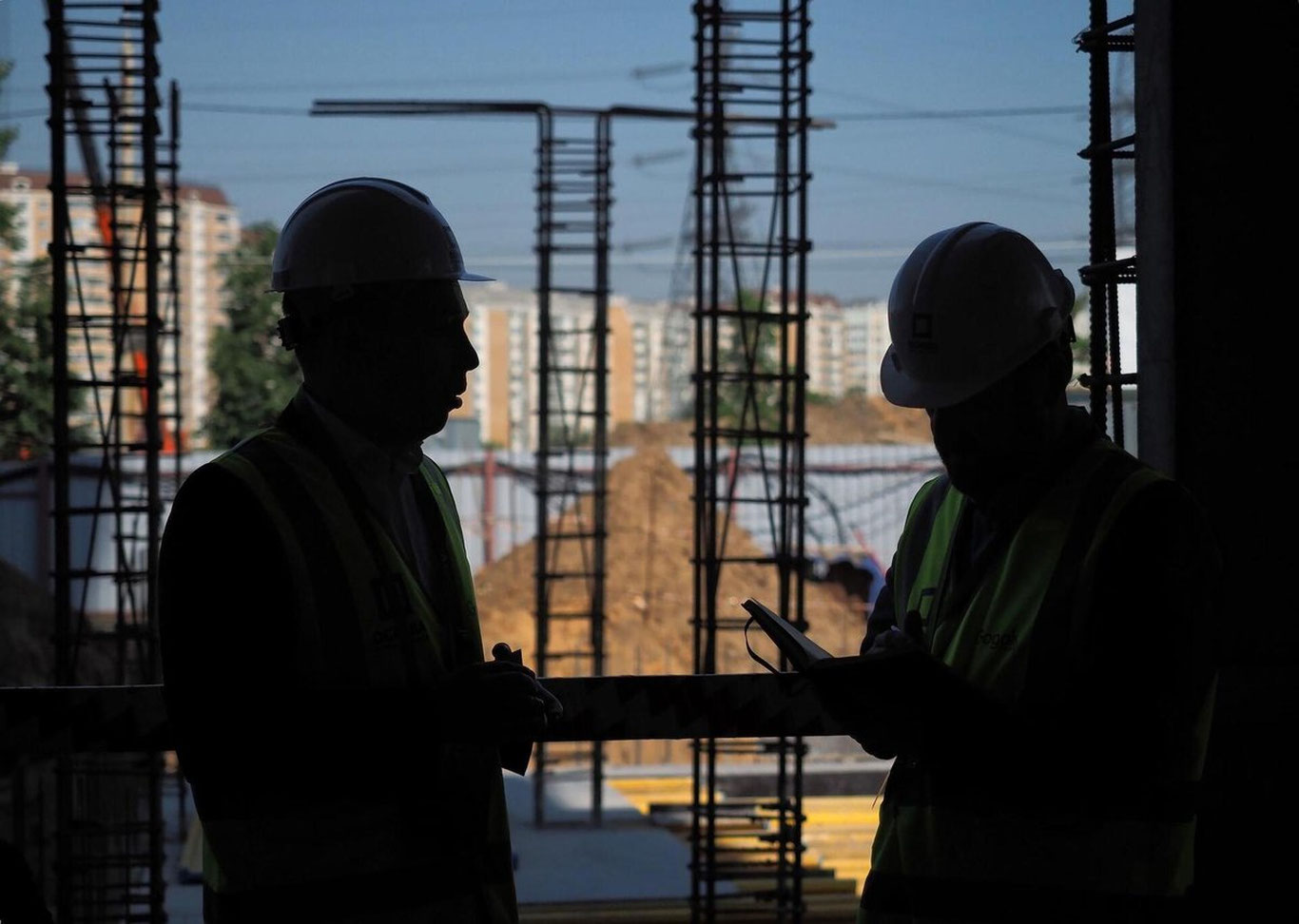 Ўзбекистонлик ишчи Қирғизистон президенти учун қурилаётган бинодан қулади