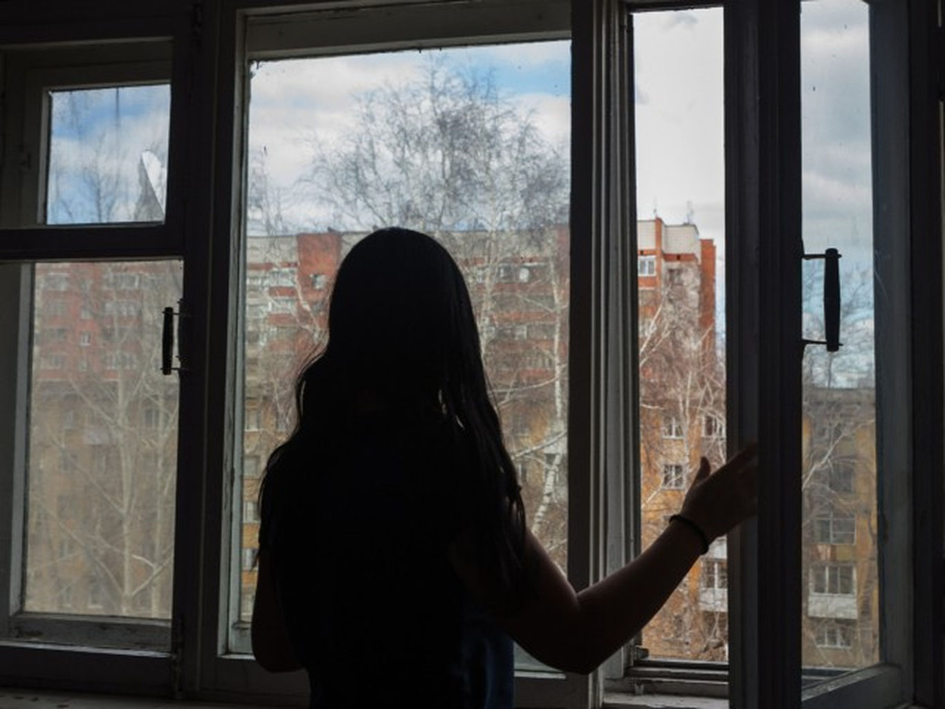 Тошкентда 16 ёшли қиз ўзини 3-қаватдан ташлагани бўйича қўшимча маълумот берилди