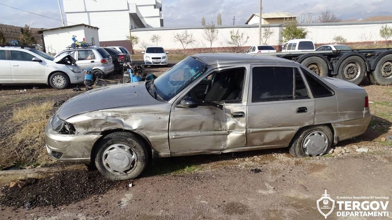 Наманганда 16 ёшли ўсмир ўзганинг автомашинасини олиб қочиб, ЙТҲга учради