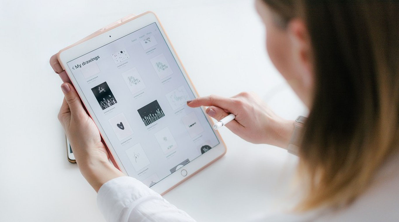 Бошланғич синф ўқувчиларига планшет тарқатиш Хоразмдан бошланади