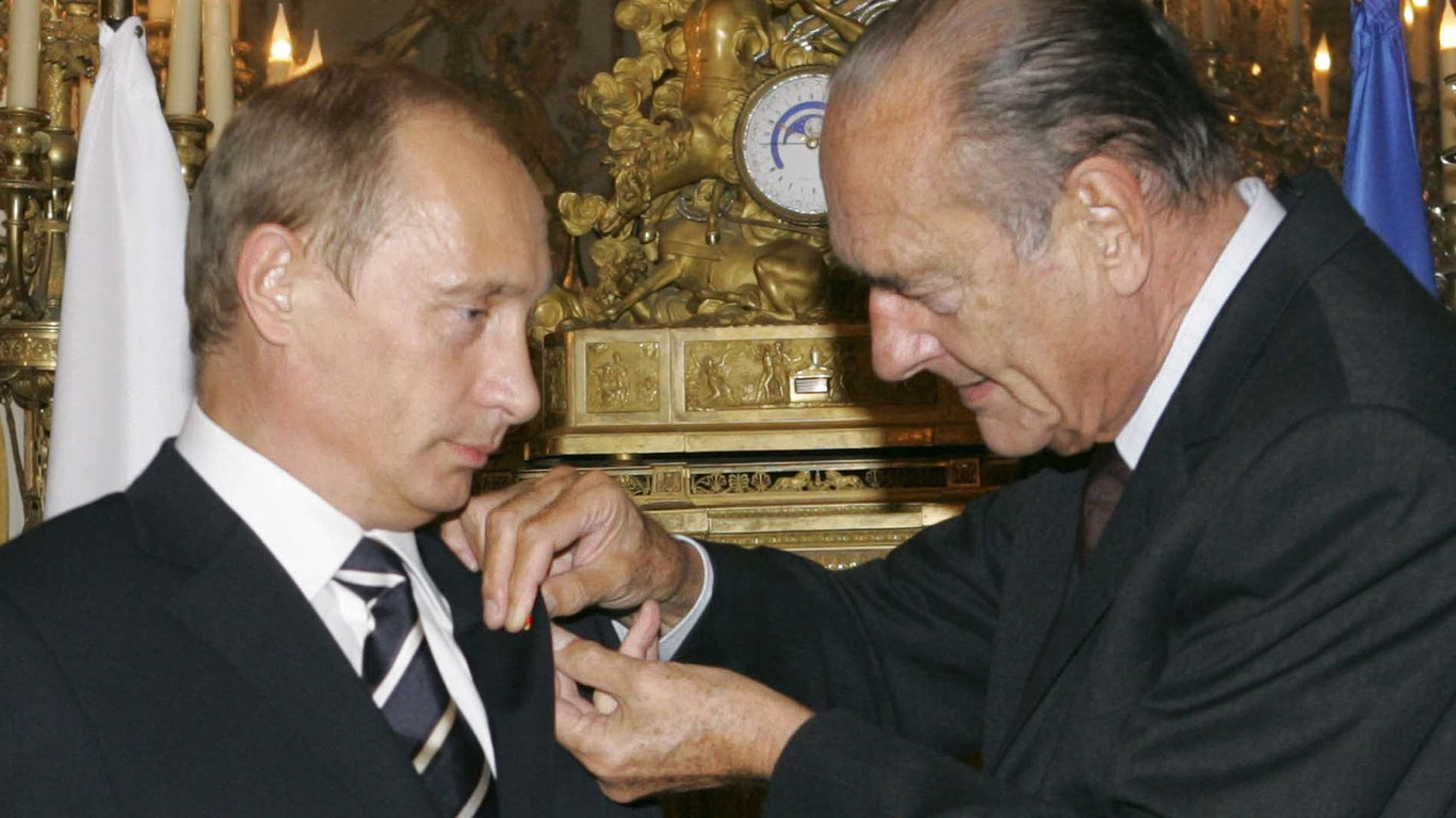 Макрон Путинга берилган олий мукофотни бекор қилиши мумкин