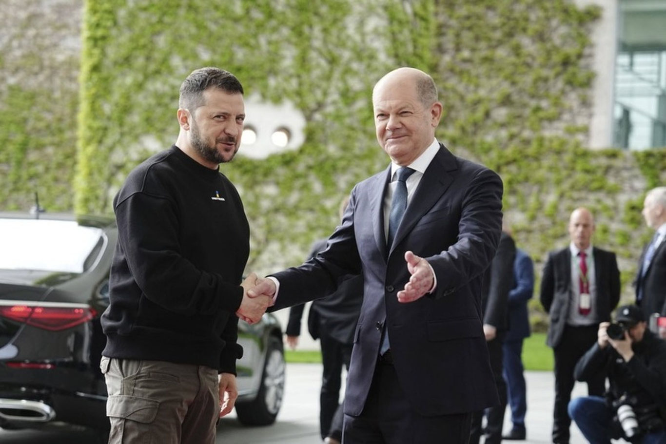 Зеленский Берлинда Германия канцлери билан учрашди