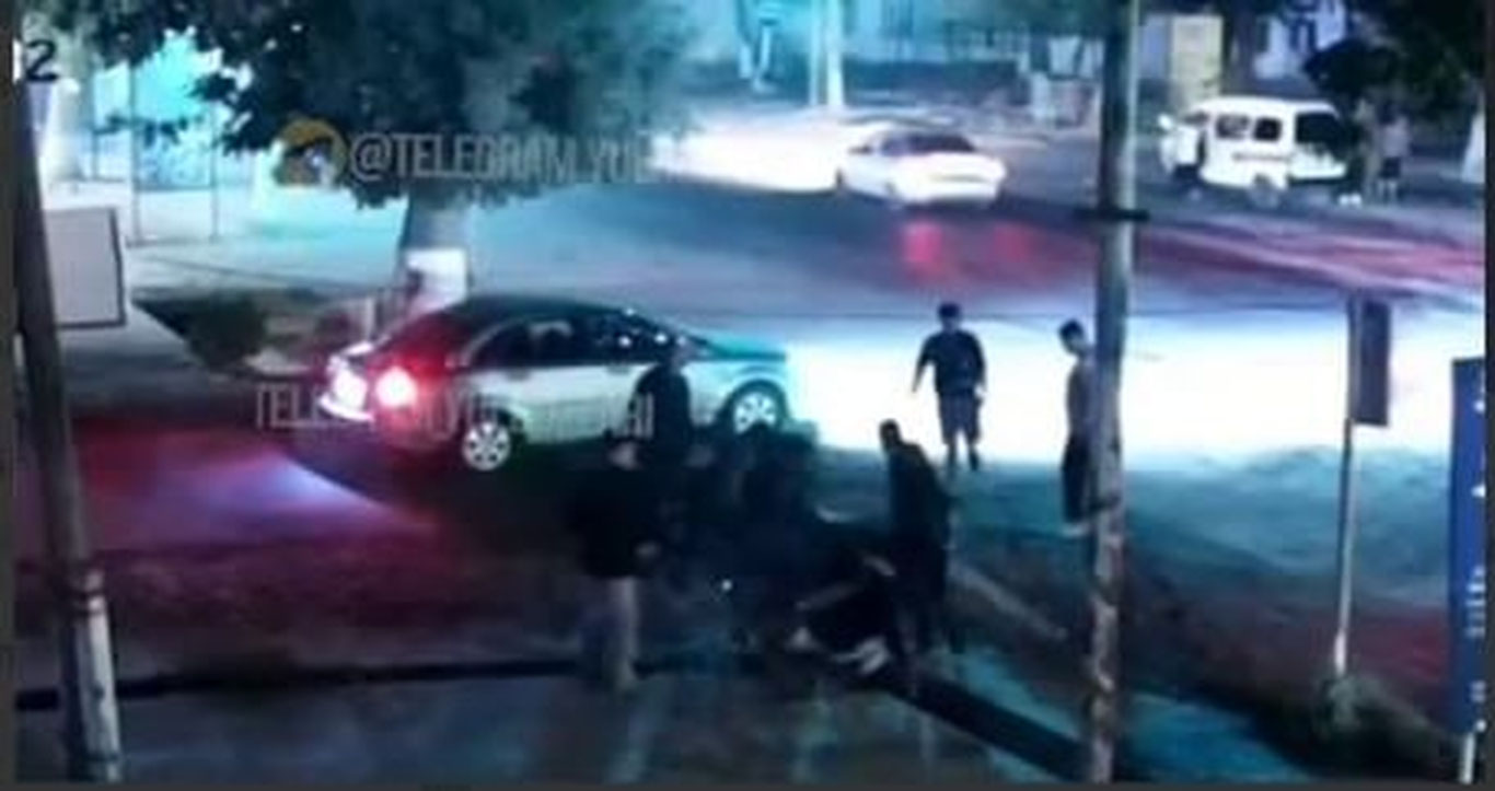 Самарқанддаги оммавий муштлашувда бир киши ҳалок бўлгани айтилди