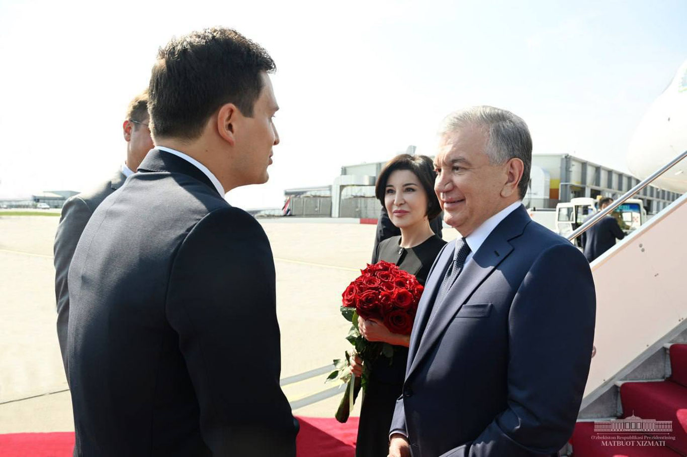 Shavkat Mirziyoyev Budapeshtga yetib bordi