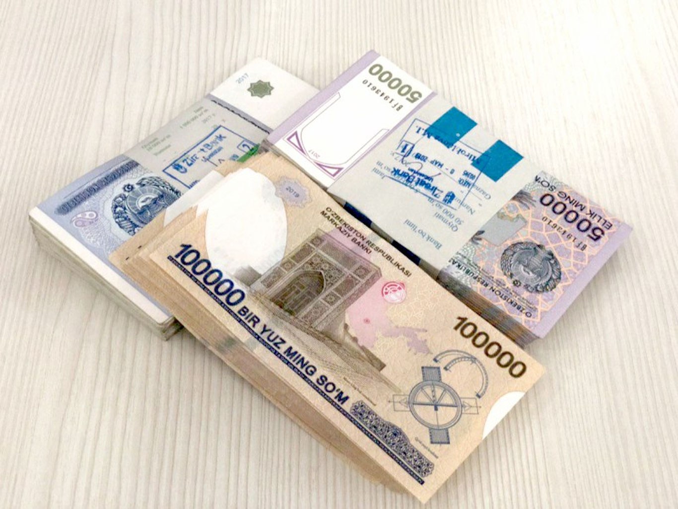 Surxondaryoda ishdan bo‘shagan xodim nomiga 305 mln ish haqi yozildi