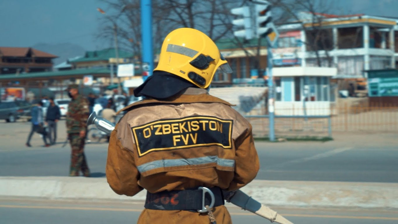 Buxoroda GAZ-31105 yonib ketdi