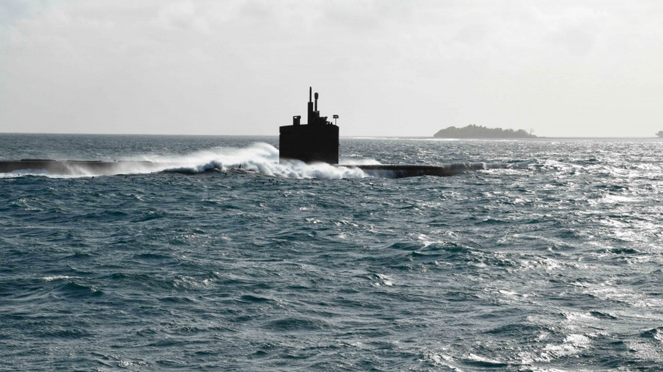 Tinch okeanida 3 tonna kokain ortilgan kema ushlandi